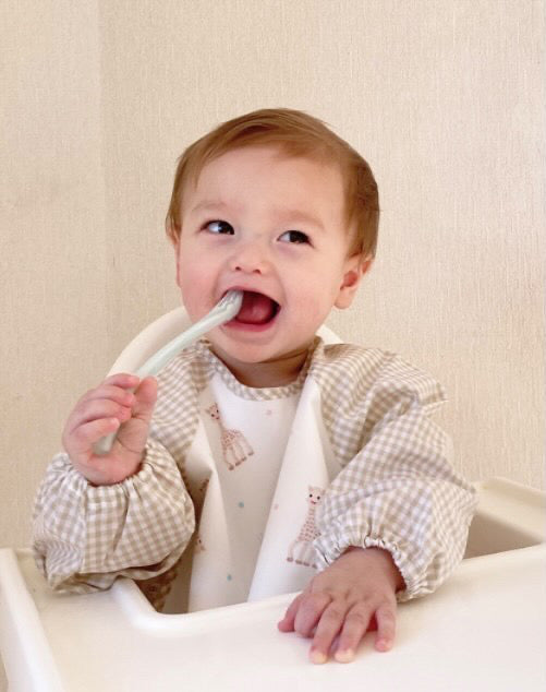 キリンのソフィー×Ribbon hakka kidsコラボ 袖付きお食事エプロン