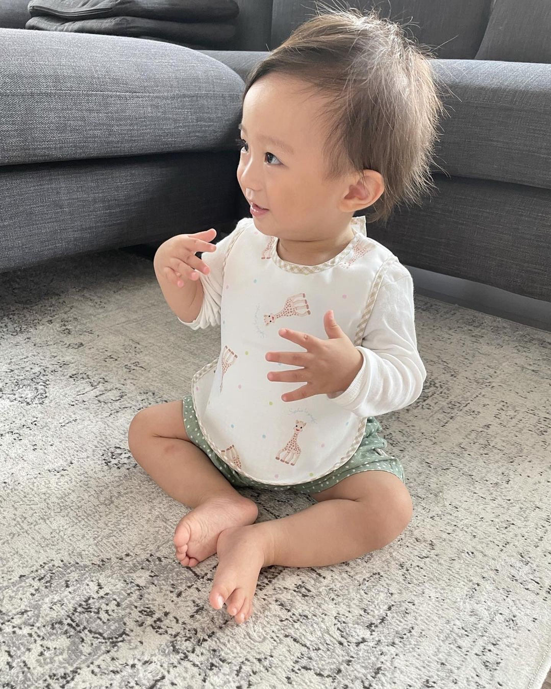 キリンのソフィー×Ribbon hakka kidsコラボ 袖なしお食事エプロン