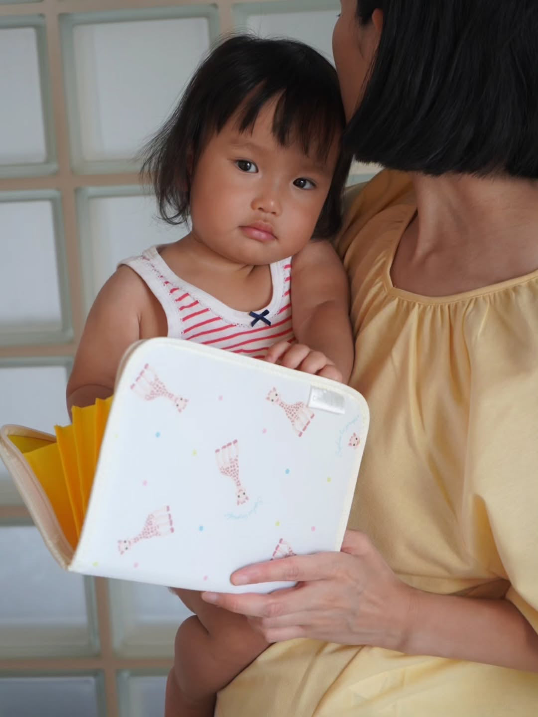 キリンのソフィー×Ribbon hakka kidsコラボ プリント母子手帳ケース
