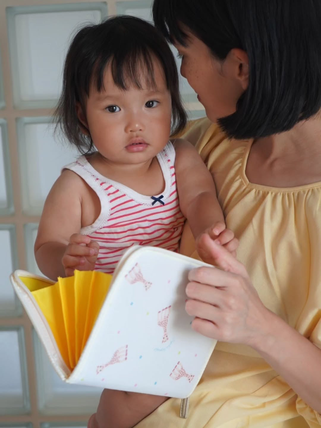 キリンのソフィー×Ribbon hakka kidsコラボ プリント母子手帳ケース