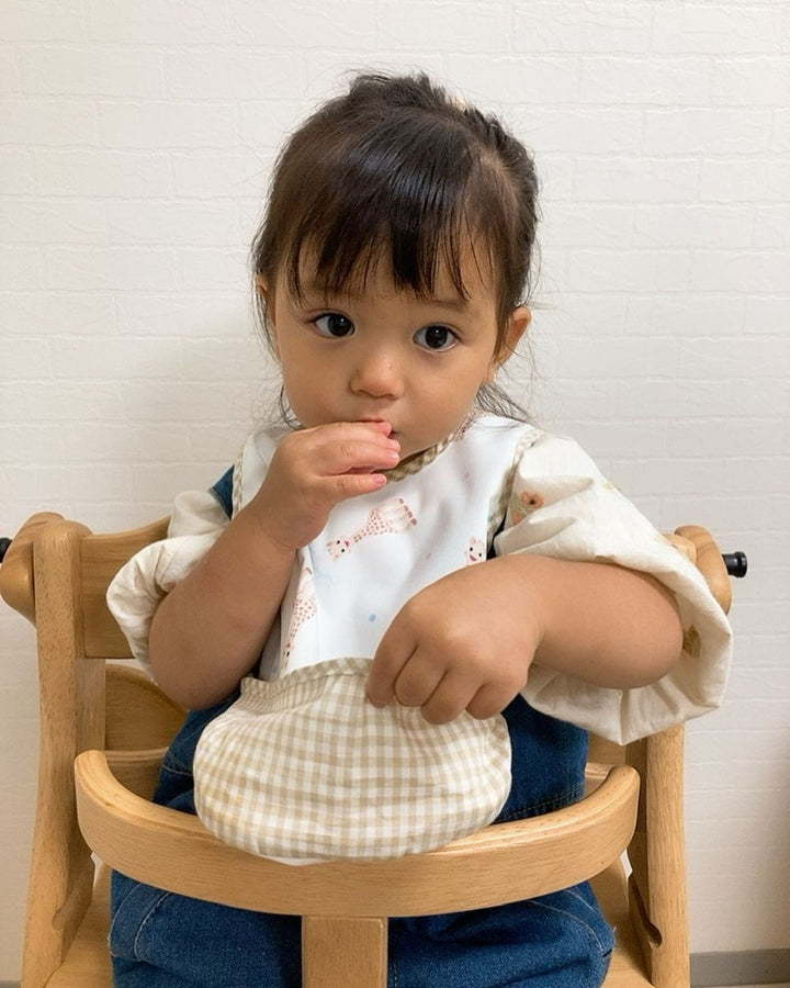 キリンのソフィー × Ribbon hakka kidsコラボ 袖なしお食事エプロン